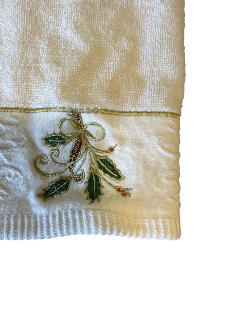Lenox Ribbon & Holly Ivory 100% Cotton Bath Towel 27 x 46”  And One Hand Towel
